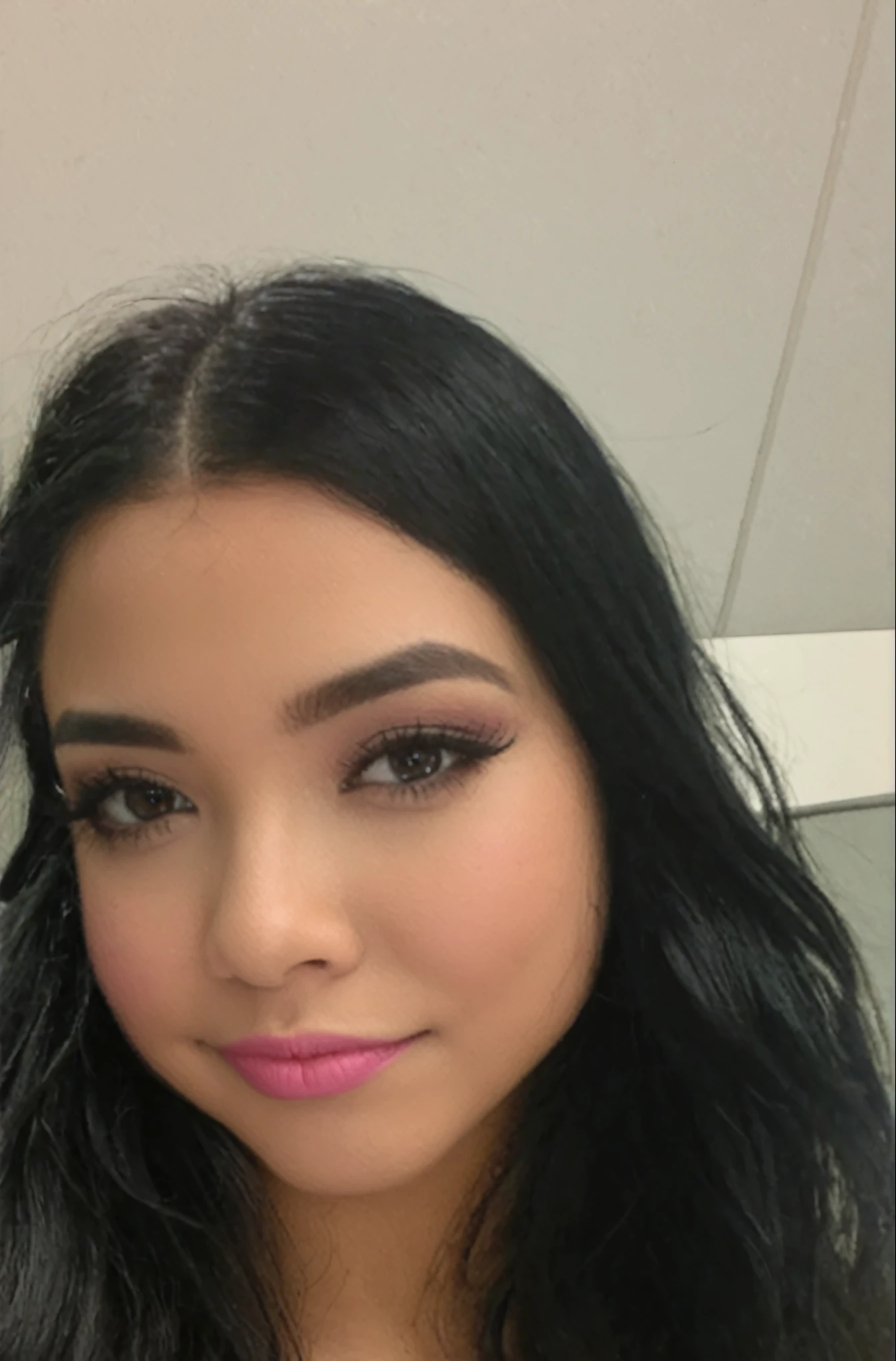 um close up de uma mulher com cabelos longos e um batom rosa, cindy avelino, 18 anos de idade, foto de perfil, o bebedor faz, closeup impressionante, headshot, foto de perfil com headshot, 1 6 anos, close up of the head, Rosto muito bonito, embaralhamento dos namorados, she is about 1 6 anos, Alanis Guillen, headshot, lindo fofo