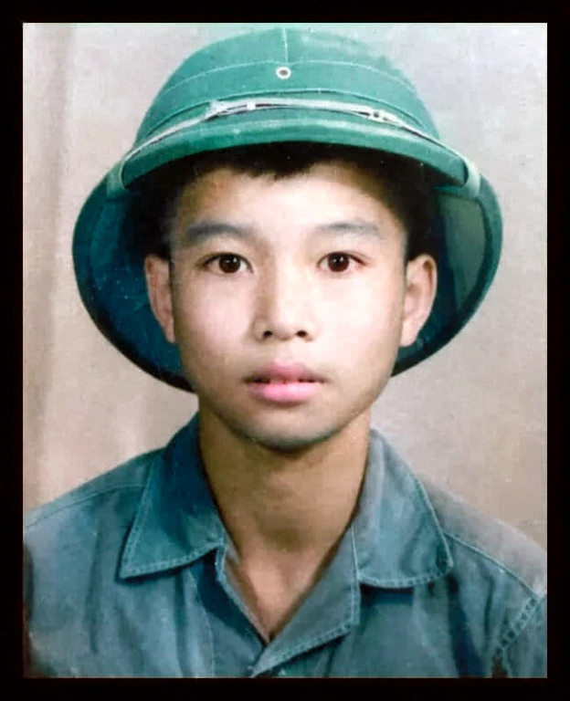 Raw photo,Masterpiece, high quality, best quality, authentic, super detail, pictue color, man about 18 age, black hair, Vietnamese men, blue Vietnamese soldiers, soldiers, blue shirts, green hats, portrait photos in the 1980s, 1980s, black eyes, sharp eyebrows, smooth, pink skin, clear hair, realistic image,