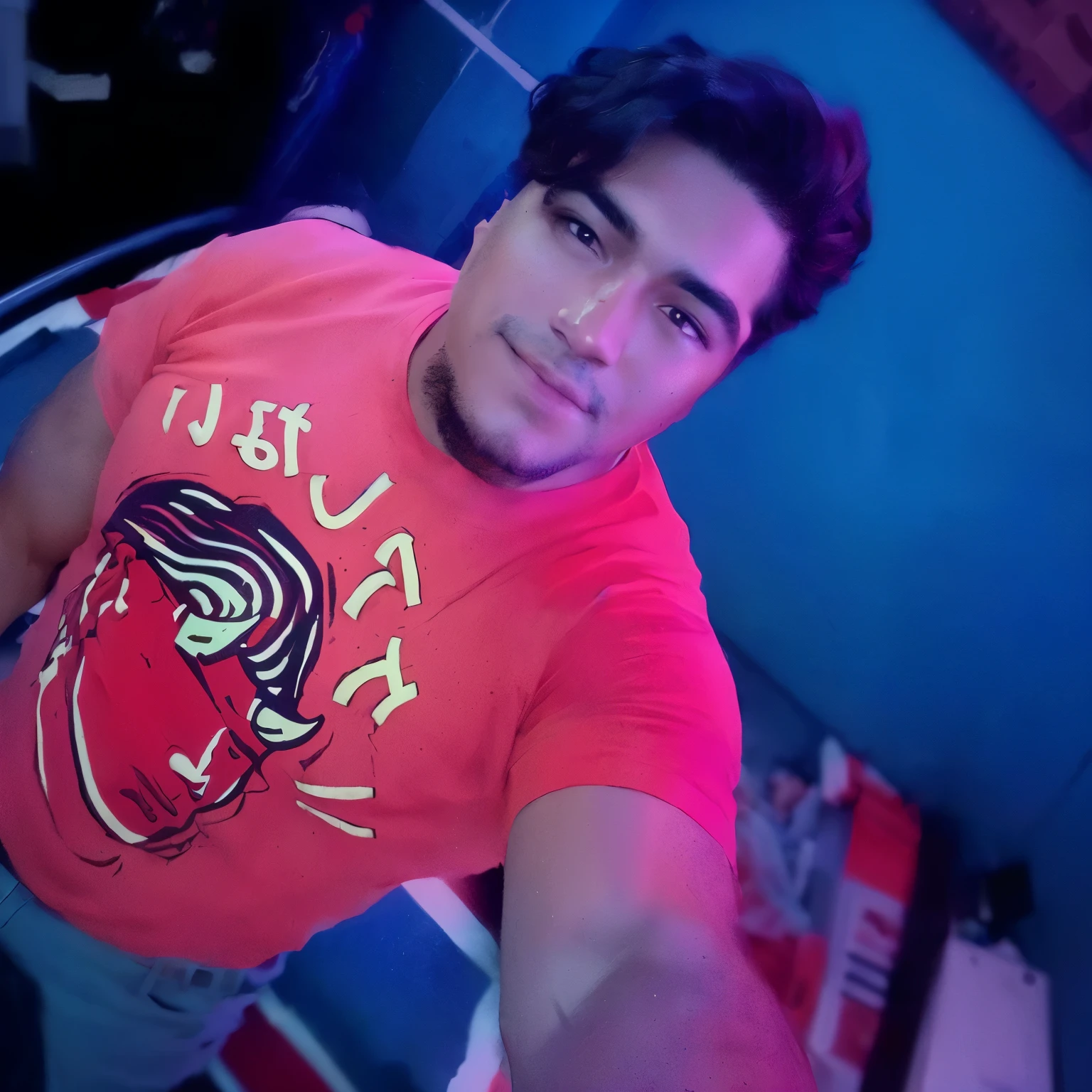 there is a man that is taking a selfie in a room, imagen de muy muy baja calidad, foto de perfil, subido, andres rios, en camiseta, eso es todo, zigor samaniego, josan gonzales!!!, pelo largo y camisa roja, around 19 years, en fondo rojo, khyzyl saleem,  foto de perfilture