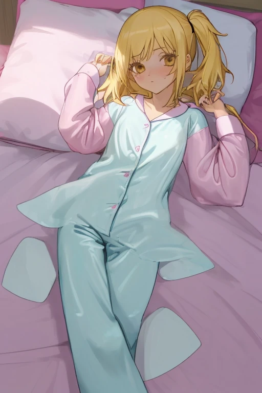 Crea una imagen de una chica en pijama satin anime y en ataduras