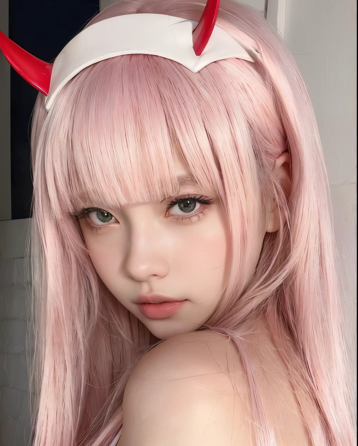 there is a woman con cabello rosado and horns on her head, chica anime en la vida real, Cabello rosado y ojos cian., hyper anime realista, inspirado en anime, bella delfina, chica anime cosplay, chica anime con orejas de gato, con cabello rosado, anime realista, anime waifu, anime cosplay, estilo animado, estilo anime, photoanime realista, vibraciones de anime