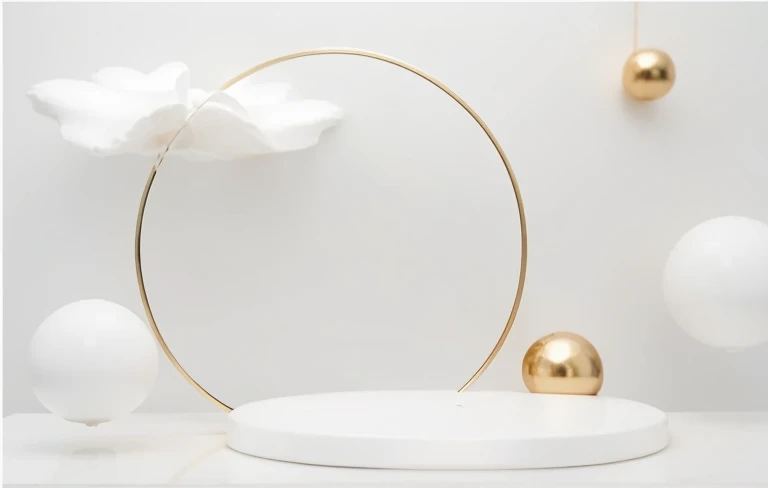 esferas blancas con bolas doradas,nubes blancas y anillos dorados, esferas y formas flotantes, smooth 3d illustration, smooth 3d illustration, planeta con anillos, 3D minimalista, 3D minimalista art, Renderizado 3D limpio, planetas flotantes, fina estructura simple y delicada, geometric 3d render, geometric 3 d render, 3d illustration, 3d illustration, abstracto
