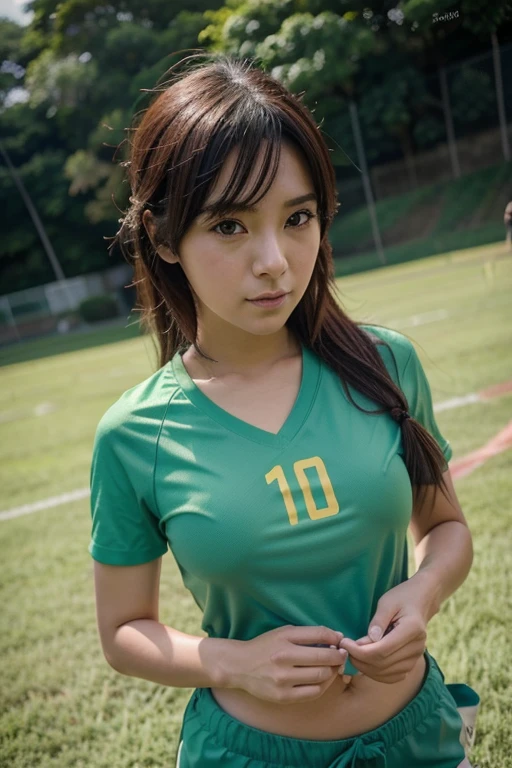 uma mulher de camisa amarela chutando uma bola de futebol em um campo, uma foto de Yoshihiko Wada, vencedor do concurso pixiv, Shin Hanga, the anime girl is running, arte oficial, 2 0 2 2 estilo anime, estilo anime 2022, Protagonista feminina 👀 :8, estilo de arte de anime de alta qualidade, estilo de anime limpo e detalhado, no estilo anime