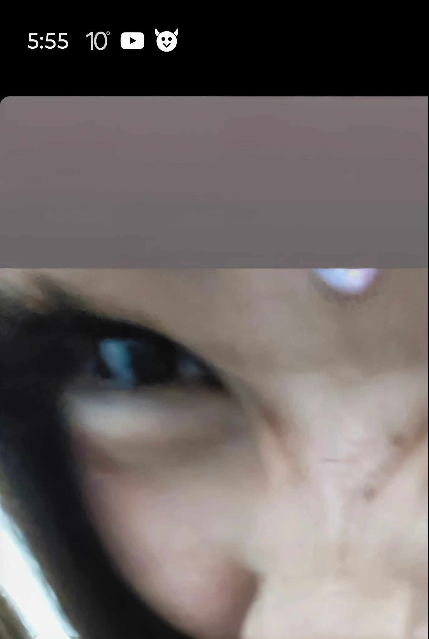 arafed woman sticking out her lengua in a selfie, lengua out, lengua sticking out, licking lengua, lamiendo, slimy lengua, long lengua, large lengua, Boca ligeramente abierta, labios gruesos