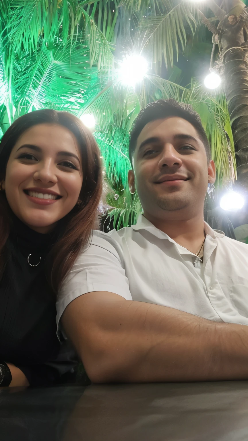casal num bar se divertindo bebendo