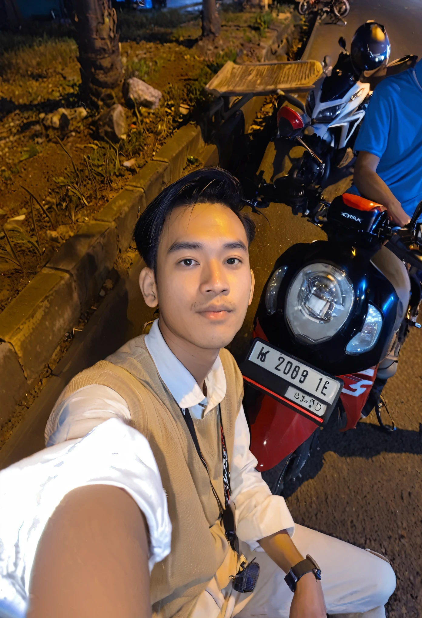 there is a man sitting on the ground next to a motorcycle, 8k selfie photograph, during night, with sunset, taken on go pro hero8, taken with the best dlsr camera, taken with sony alpha 9, during sunset, night photo, selfie photo, (((low light))), in city street at night, at nighttime, selfie shot straight on angle