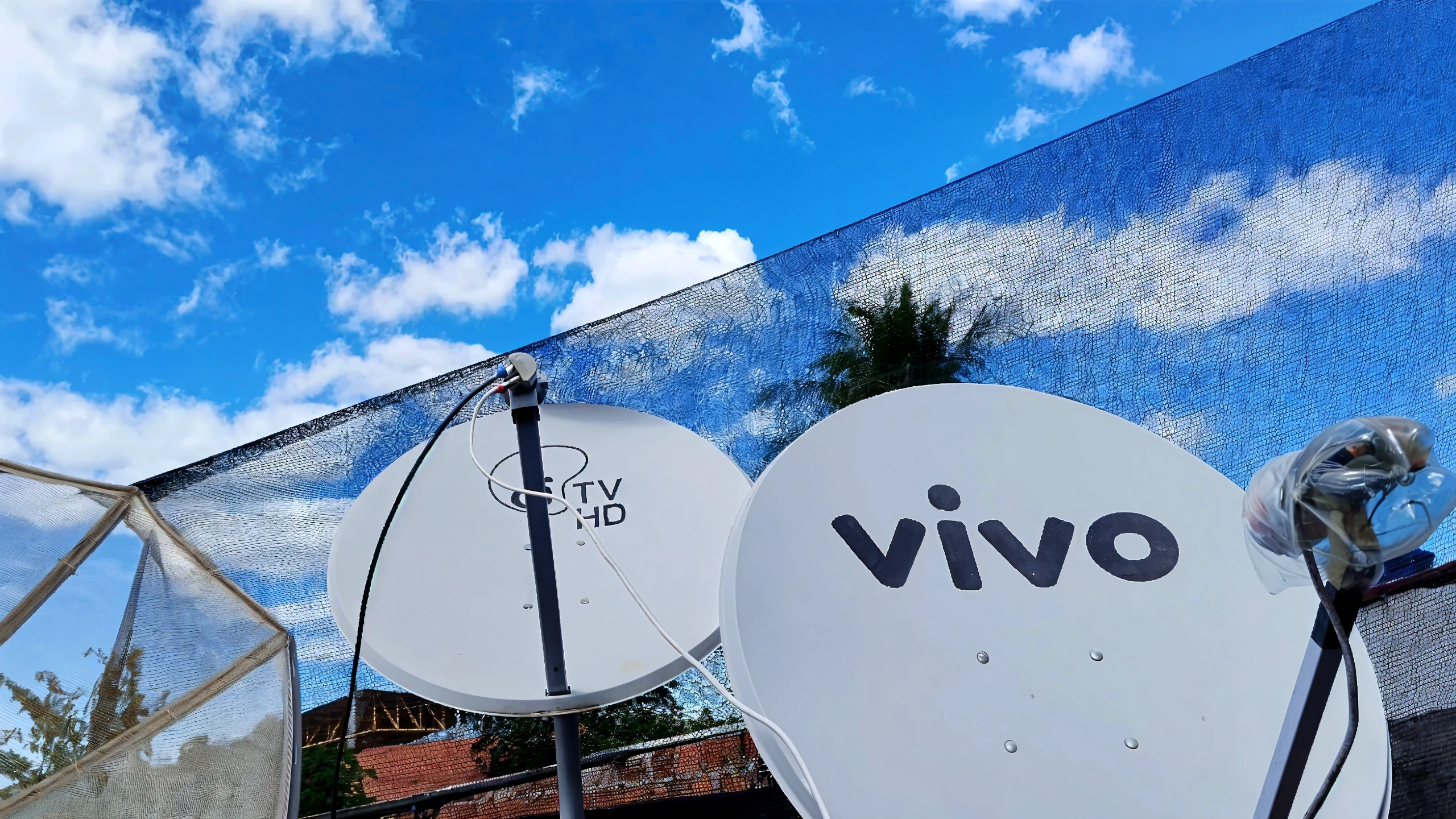 Capa layout designer  para Canal de  programa de debbates a vivo  :  CALANGO  DEBATES  -   BRITTO