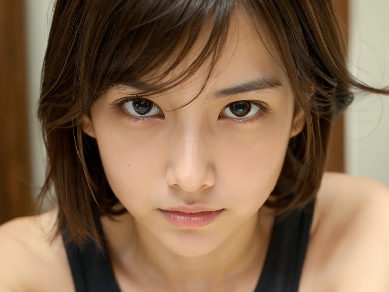 Look into the eyes,　Eye contact,　Front of face,　Front face,　face,　head,　Cross-legged,　indoor,　Brown Hair,　bangs,　Light clothing,　Tank top,　Sweat,　Sweatだく,　Sweatばみ,　clavicle,　Cross-legged,　Light from below,　Chest