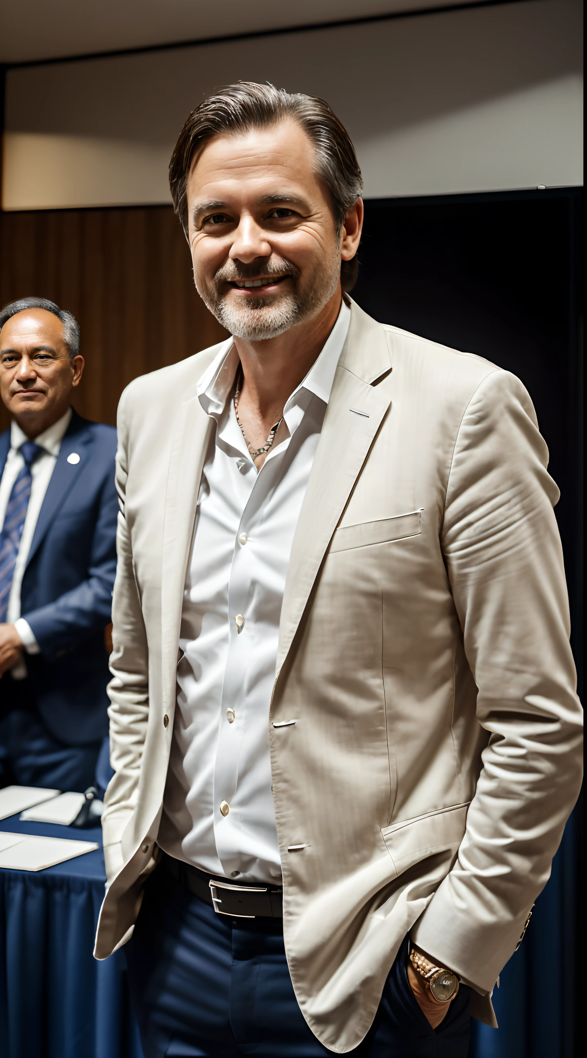 (8k hd、fotografia crua、Photorealistic:1.5、SLR Digital、Imagens realistas)、(Portrait of 45 year old american man with dandy brown hair、banqueiro、Turn your gaze to the camera、sorriso gentil)、(Pele muito delicada、detalhes da pele)、(Vestindo uma camisa branca e terno preto)、(fachada、close da parte superior do corpo)、(Seminar Venue、caixas de som、Presentation)