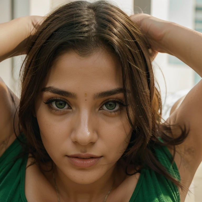 Quero 15 imagens de uma mulher loira dos olhos verdes