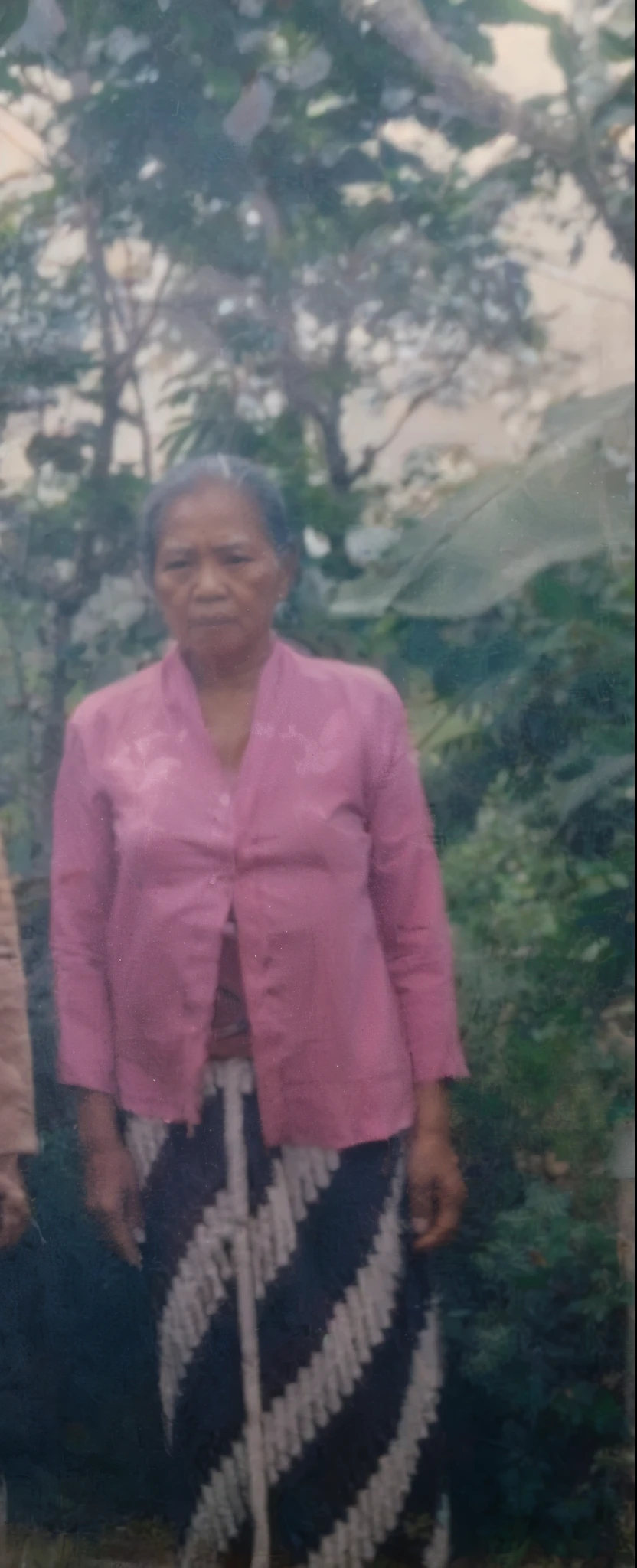 1old woman indonesian, wearing white t-shirt, pas photo, front view, look from front, detail realistic UHD 4k