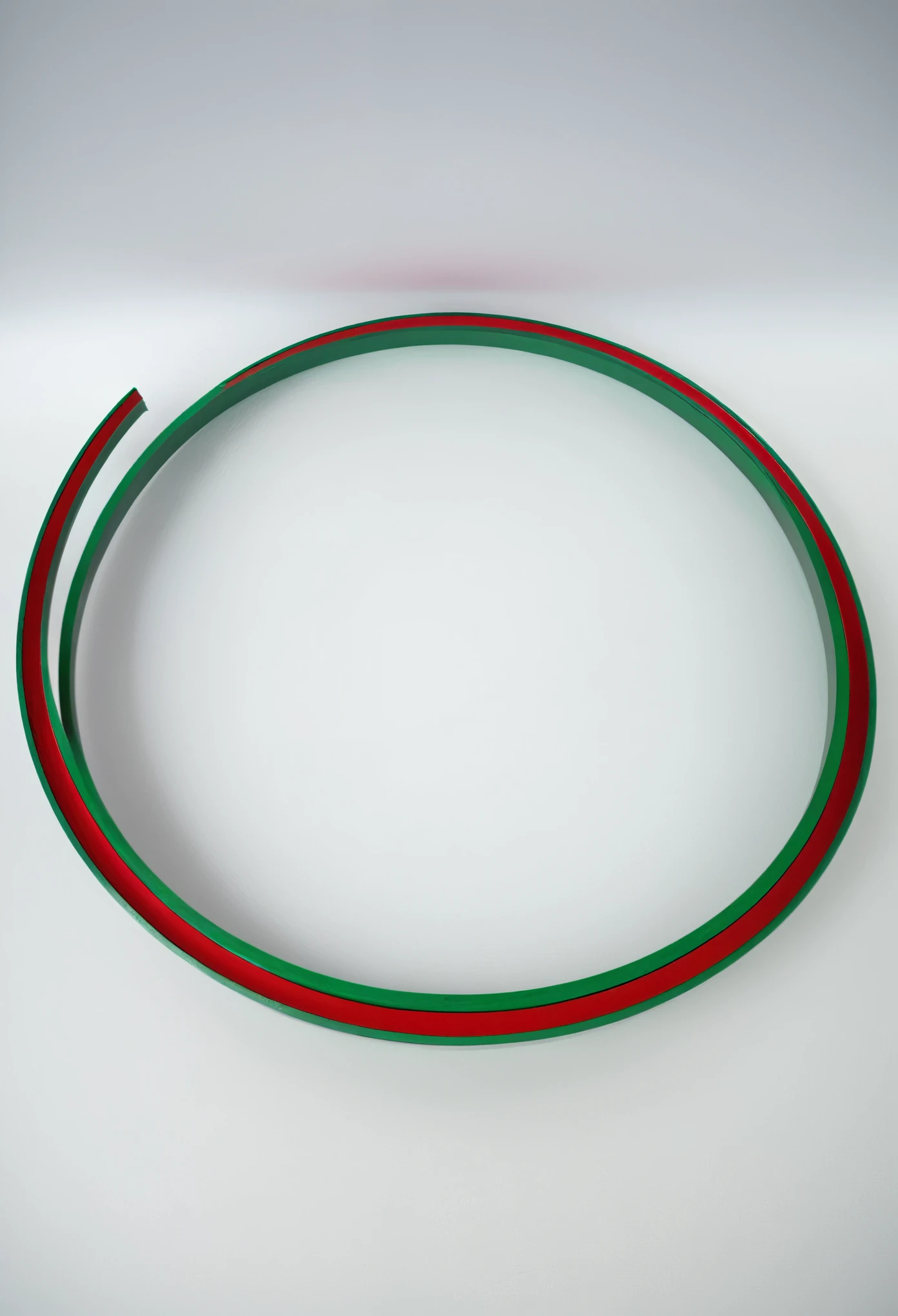 (( Objeto circular)), (( cores dentro )), ((Vermelho)),((Verde)),((Ciano)),((Roxo))