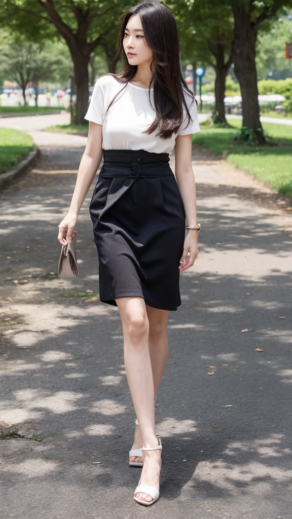 Taiwanese beauty，In the park，walk，sunny，long legs