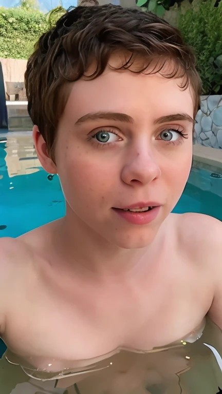 ((s0ph)), Sophia Lillis desnuda ,tumbada dentro de un  jakuzzi , mojada, gotas de agua en la cara,pelo corto, pelo mojado, pecas , , tetas pecosas,vista de frente, boca arriba ,culo bonito,delgada, flaca, vagina peluda 