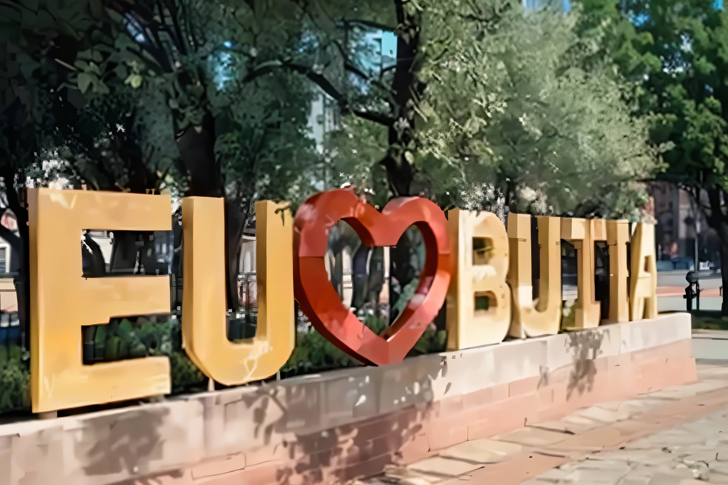 there is a sinal that says eubutta with a heart in the middle, Esútio, beuteful, Eduardo Bug, por Bohumil Kubista, Oleg Bulakh, Saturno jogou, por Elena Guru, legendas, sinal, fully constructed buildings, not blurry, Vitaly Bugarov