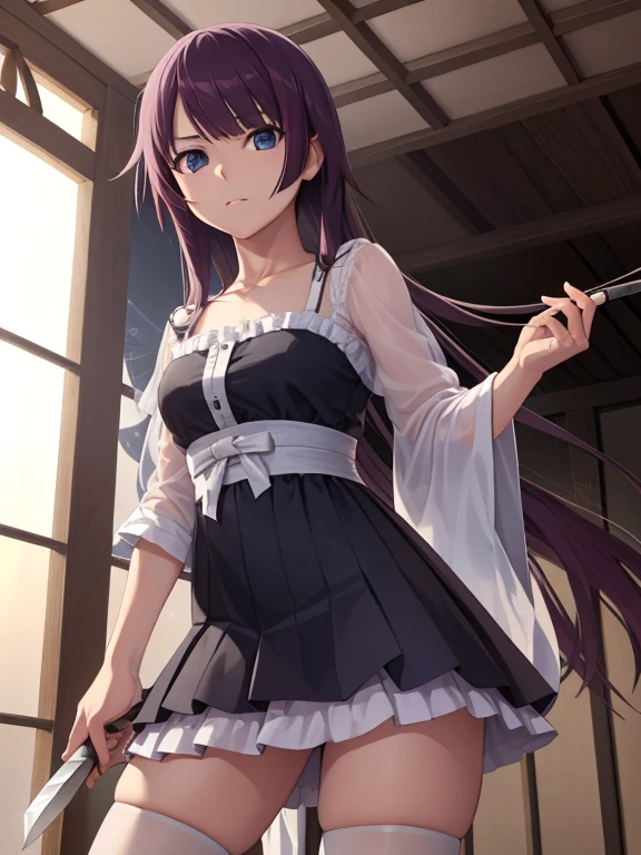 mesa, Of the highest quality, high resolution, 1 chica, Hitagi Senjogahara, Hitagi Senjogahara, pelo largo, blue eyes, cabello purpura, (pechos medianos:1.2), falda ROMPER, muslos muslos muslos, , atar, medias negras, zettai ryouiki, naoetsu alto , Take a break to observe the audience., tomar un descanso afuera,cuchillo de uso,,Apunta al enemigo,Un rostro lleno de intenciones asesinas.,