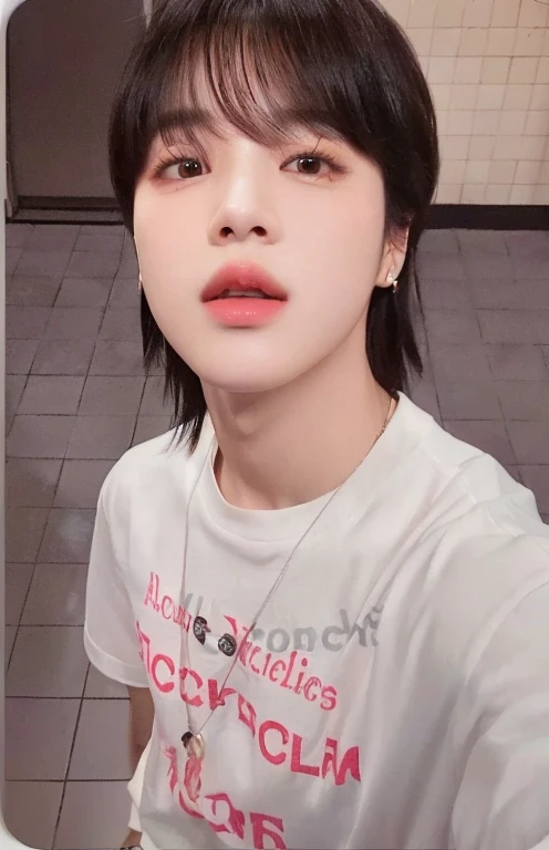 Park Jimin con una camisa blanca y un collar., Jimin\los labios carnosos, Jimin\'s grecian nose, park Jimin, accurate Jimin face, Jimin\his right eyelid is swollen, Jimin, Park Jimin, pintar ulzzang