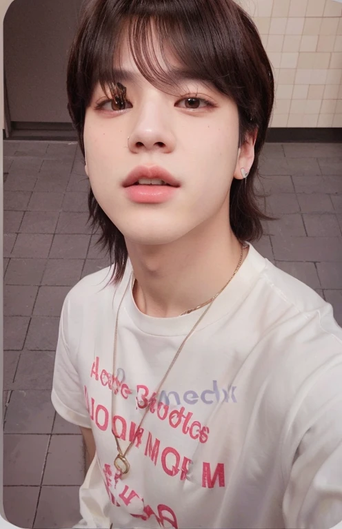 Park Jimin con una camisa blanca y un collar., Jimin\los labios carnosos, Jimin\'s grecian nose, park Jimin, accurate Jimin face, Jimin\his right eyelid is swollen, Jimin, Park Jimin,