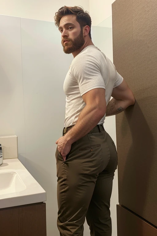 Un hombre con la cara se parece a braden werch., Su cuerpo es musculoso y pe barba dentada. Full body. Camisa Fajada,((big butt)), backside manly, brown trouser