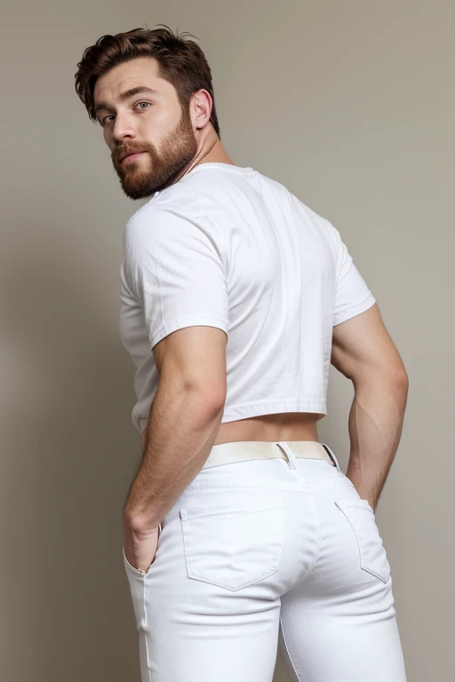 Un hombre con la cara se parece a braden werch., Su cuerpo es musculoso y pe barba dentada. Full body. Camisa Fajada,((big butt)) white jeans, backside manly