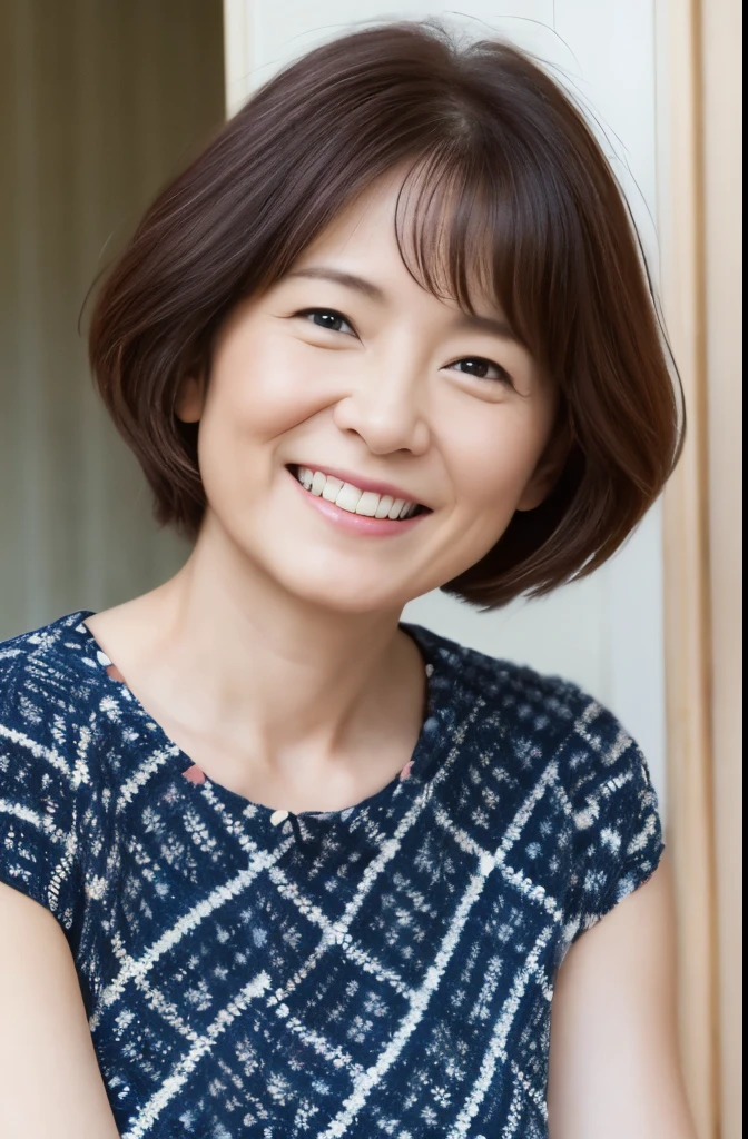 50-year-old women、smile、short hair