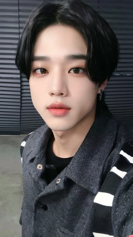 un primer plano de una persona con abrigo y camisa negra, Jimin\los labios carnosos, Jimin\his right eyelid is swollen, park Jimin, accurate Jimin face, Jimin, Jimin\'s grecian nose, foto de perfil en la cabeza, calidad ultra 8k.