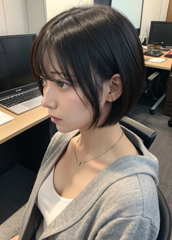 In the office、Short Hair、Angry expression