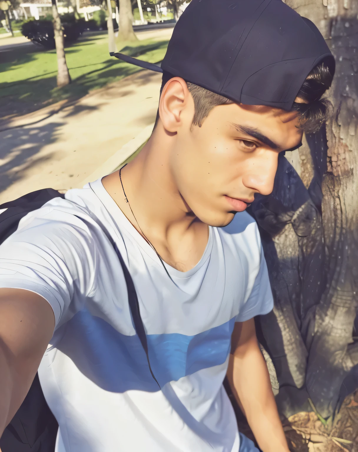 there is a man who is standing next to a tree, juliana calle, André Rios, caio santos, Christian cline, Tommy 1 6 anos, Andre Gonzalez, youtuber, no Parque, em um parque, imagem de perfil, Punishment style, David Marquez, Num dia de sol, no Parque, Joel Torres, Joel Fletcher