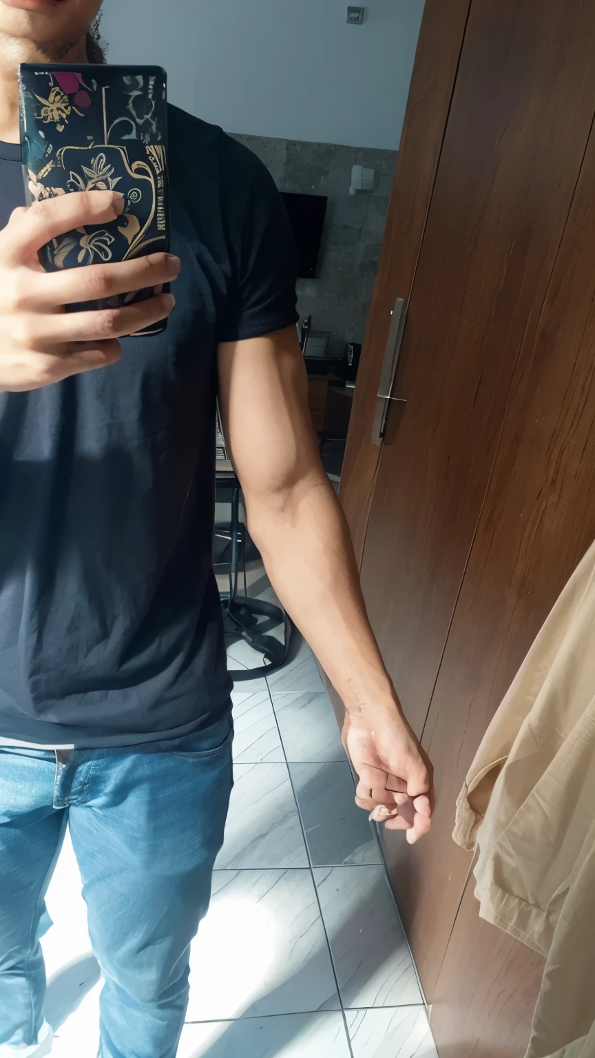 Coloque duas faixas pretas no biceps, igual uma tatuagem.