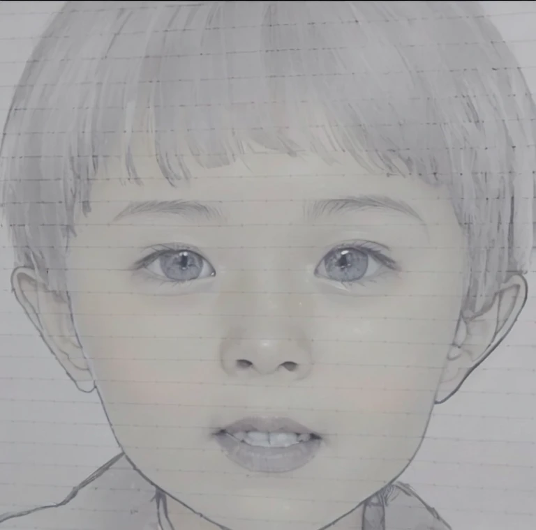Family photo、Creates plump cheeks。3 year old boy toddler smile、Generate realistic black and white photos、Creates a more beautiful lower lip。現実的To生成された、あなたを笑顔ToするためTo、A cute smile with nasolabial folds。Generate a lip width smaller than the nose width。Xu々To、Please smile.。more more more、Generate white teeth。