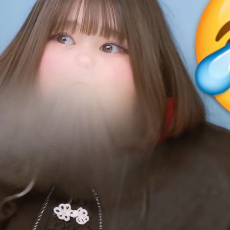 girl、Double chin、obesity、Round cheeks