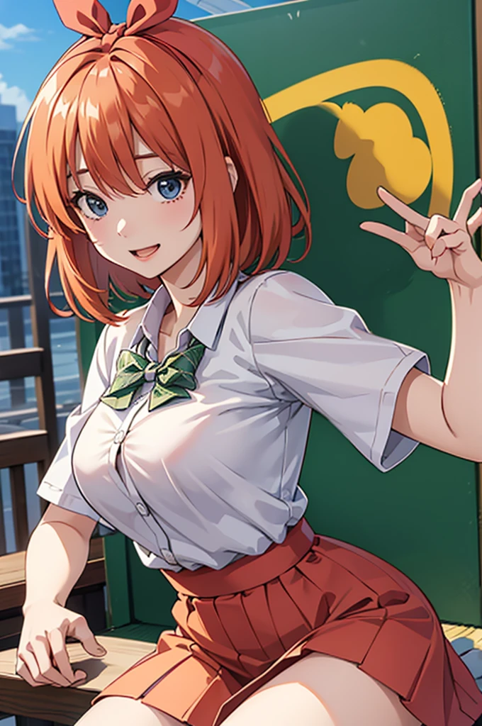 Yotsuba Nakano, nakano yotsuba, orange hair, hair bow, green bowtie, yellow sweater, seios grandes, photo corpo todo, coxas, sorriso leve, Melhor Anime 4K Konachan Wallpaper, Estilo anime 4K, Arte Oficial, arte anime de alta qualidade, 4k anime wallpapers ((obra-prima)), sala, cidade, horizonte bonito, por do sol, vendo nos cabelos