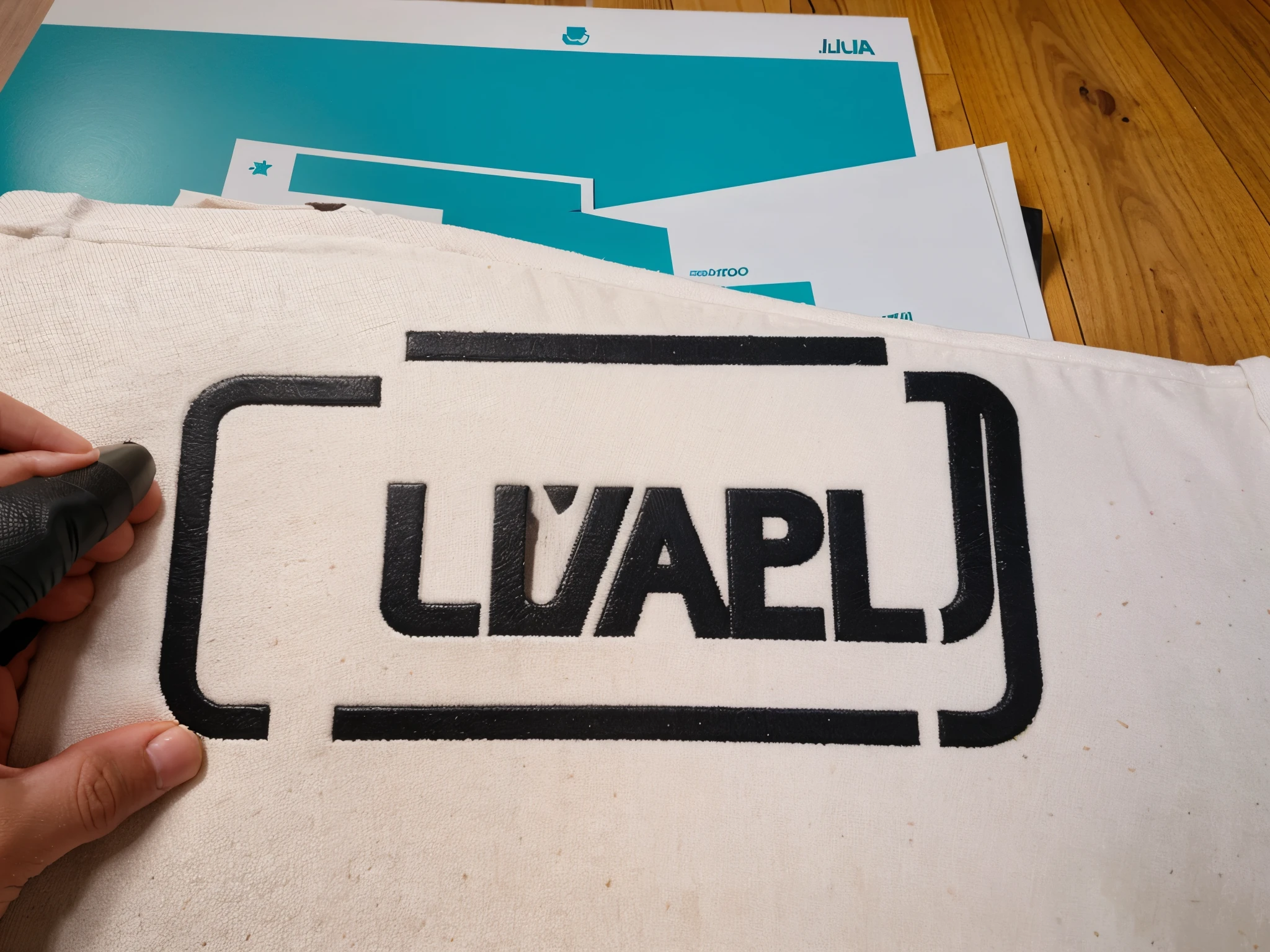 Crie uma logo para loja de infroprodutos