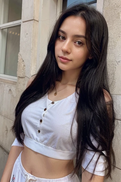Selfie of a young woman about 25 years old long black hair. Maquillada. Vestida con ropa casual. Ojos color ambar