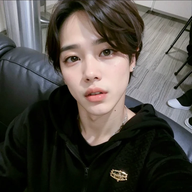 um close up de uma pessoa usando jaqueta e gravata, Jimin\the full lips, Jimin\the right eyelid is swollen, Jimin, Parque Jimin, rosto preciso do Jimin, Jimin\o nariz grego, Jung Jaehyun, jia, taejune kim, Yoongi de cabelo preto, hyung tae, Marcos Lee, Handsome androgynous prince