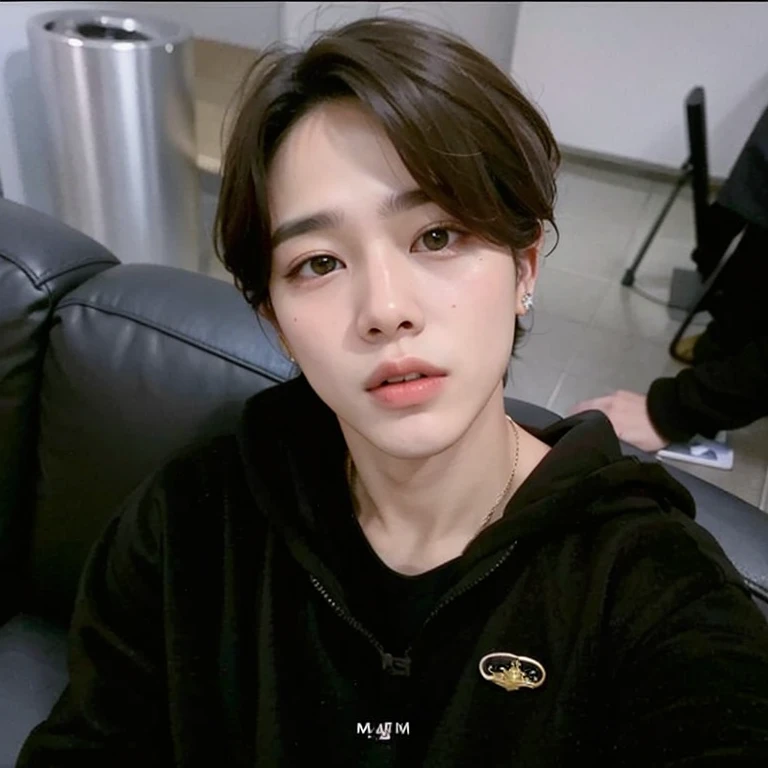 um close up de uma pessoa usando jaqueta e gravata, Jimin\the full lips, Jimin\the right eyelid is swollen, Jimin, Parque Jimin, rosto preciso do Jimin, Jimin\o nariz grego, Jung Jaehyun, jia, taejune kim, Yoongi de cabelo preto, hyung tae, Marcos Lee, Handsome androgynous prince