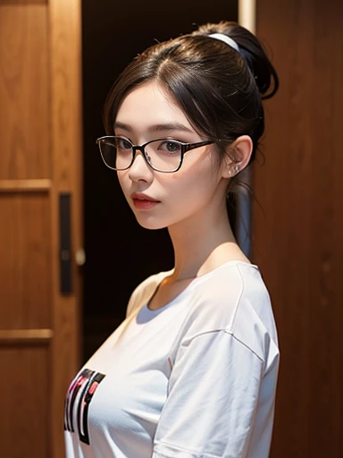 Beautiful woman。Wearing a jersey。Standing posture。Black-rimmed glasses。Hairstyle Ponytail。