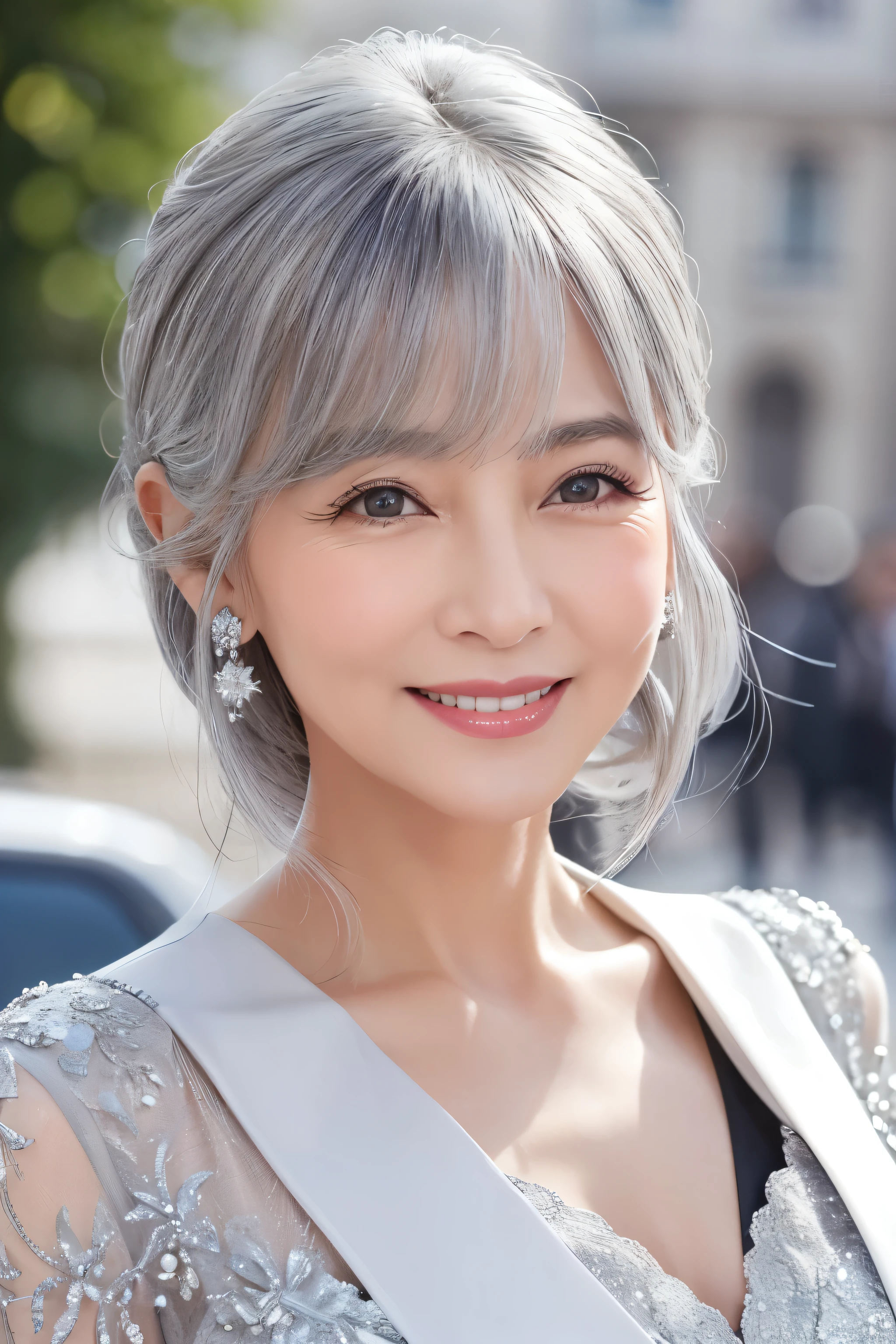 62 years old。smile、Your eyes are sparkling、Gray Hair、upper class、dignity、haute couture、