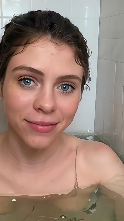 ((s0ph)), Sophia Lillis desnuda ,cuerpo entero, vista de lado, sonrisa, autofoto, submerged in the bathtub, mojada, gotas de agua recorriendo la cara,pelo corto, pelo mojado, pecas ,pecho pecoso,pecho diminuto,tetas pecosas ,costillas visibles,delgada, flaca, vagina peluda