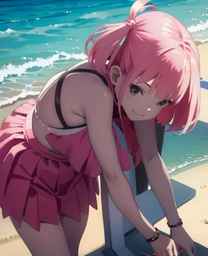 Two girls、Walking along the beach、Bright background、18-year-old、smile、