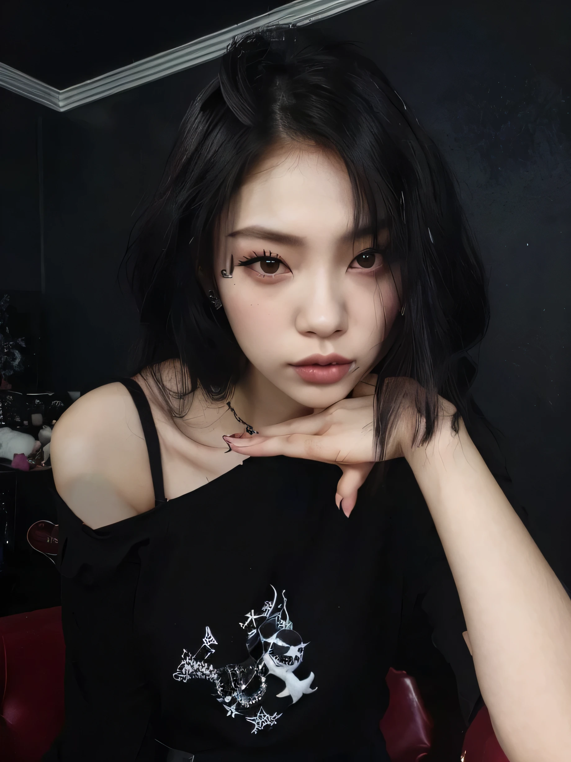 Hay una mujer con una camisa negra posando para una foto, cruel korean gothic girl, 🤤 retrato de mujer, ulzzang, con pelo corto, pale gothic beauty, gothic girl aesthetic, pelo cortado hime negro, el corte de hime, Jennie from blackpink pale and light skin!!