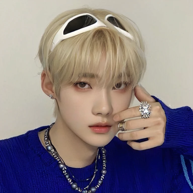 un primer plano de una persona con un anillo en el dedo, cai xukun, jinyoung shin, hyung tae, kim doyoung, pintar ulzzang, aesthetic jinyoung pimple, Jung Jaehyun, Hong June Hyung, pale korean adorable face, inspirado en jeonseok lee, kim taejin, sakimichan, ulzzang, jaeyeon nam, foto de perfil en la cabeza, kpop boy, Korean face, Chanhee, the boyz Chanhee, Korean male face