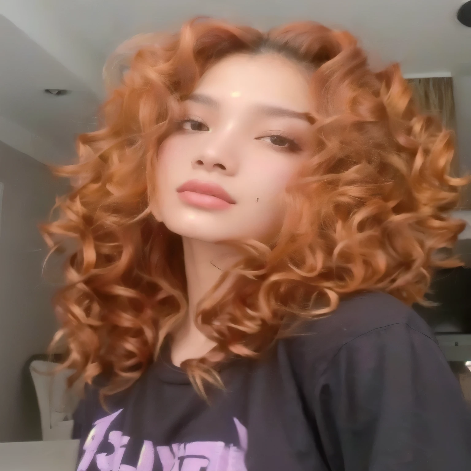 um close de uma mulher com cabelo ruivo e uma camisa preta, cabelo cacheado cor de cobre, with cabelos ruivos encaracolados, cabelos ruivos encaracolados, cabelo ruivo cacheado, cabelo ondulado ruivo, pele clara cabelo loiro cacheado, flowing cabelo ruivo, cabelo ruivo cacheado, wild cabelo ruivo, cabelo ruivo, cabelo loiro cacheado | d & d, cabelo laranja, cabelos cacheados, deusa ruiva, JENNIE blackpink, JENNIE blackpink