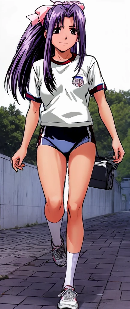 Momoko Koigakubo, a tall girl with beautiful legs, is running on the school grounds with a smile on her face in a white gym uniform and knee-length gym shorts.。