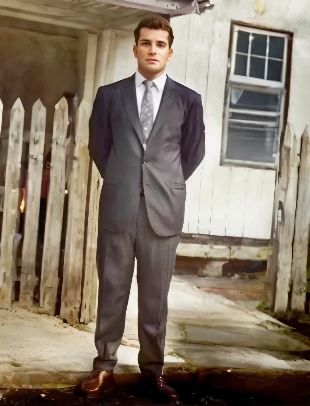 (Best quality,4K,8k,high resolucion,Masterpiece:1.2),Ultra-detailed,(Realstic,photoRealstic,photo-Realstic:1.37),Hdr,UHD,studio lighting,Extremely detailed description,professionnel,couleurs vives,Bokeh, Portraits, jeune homme adolescent, peau foncée adolescente, curly hair, yeux gris