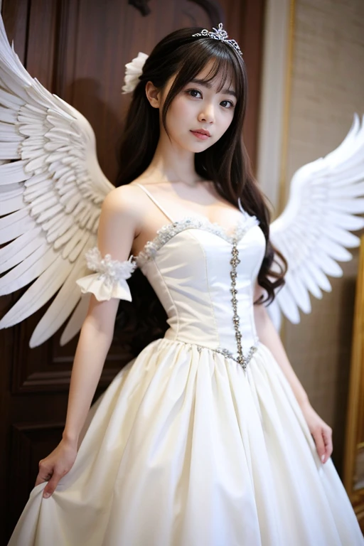 A beautiful doll-like girl wearing a white dress with wings、Puru によるMarble sculpture、Deviantart Contest Winner、Gothic アート、Made of feathers、Gothic、Marble sculpture