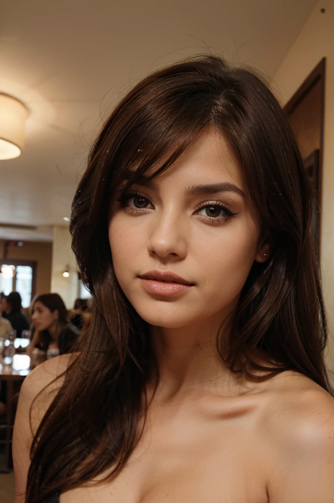 mujer delgada ojo cafe, Brown hair, labios delgados