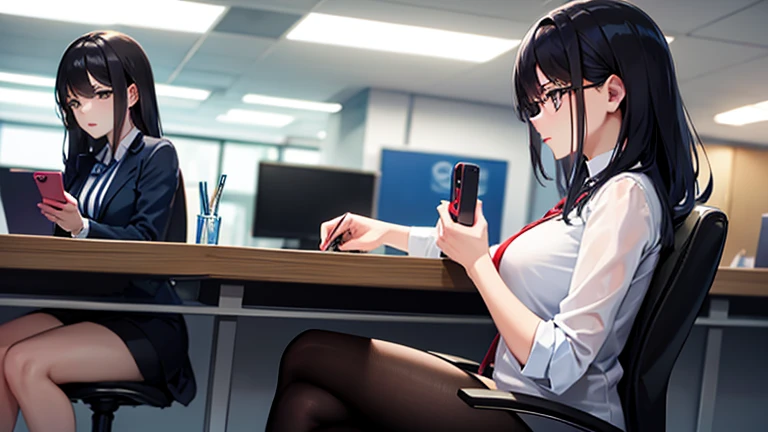 (Woman looking at smartphone)、Company office、Anxious look、Woman holding a smartphone、Woman in suit、Sitting in a chair