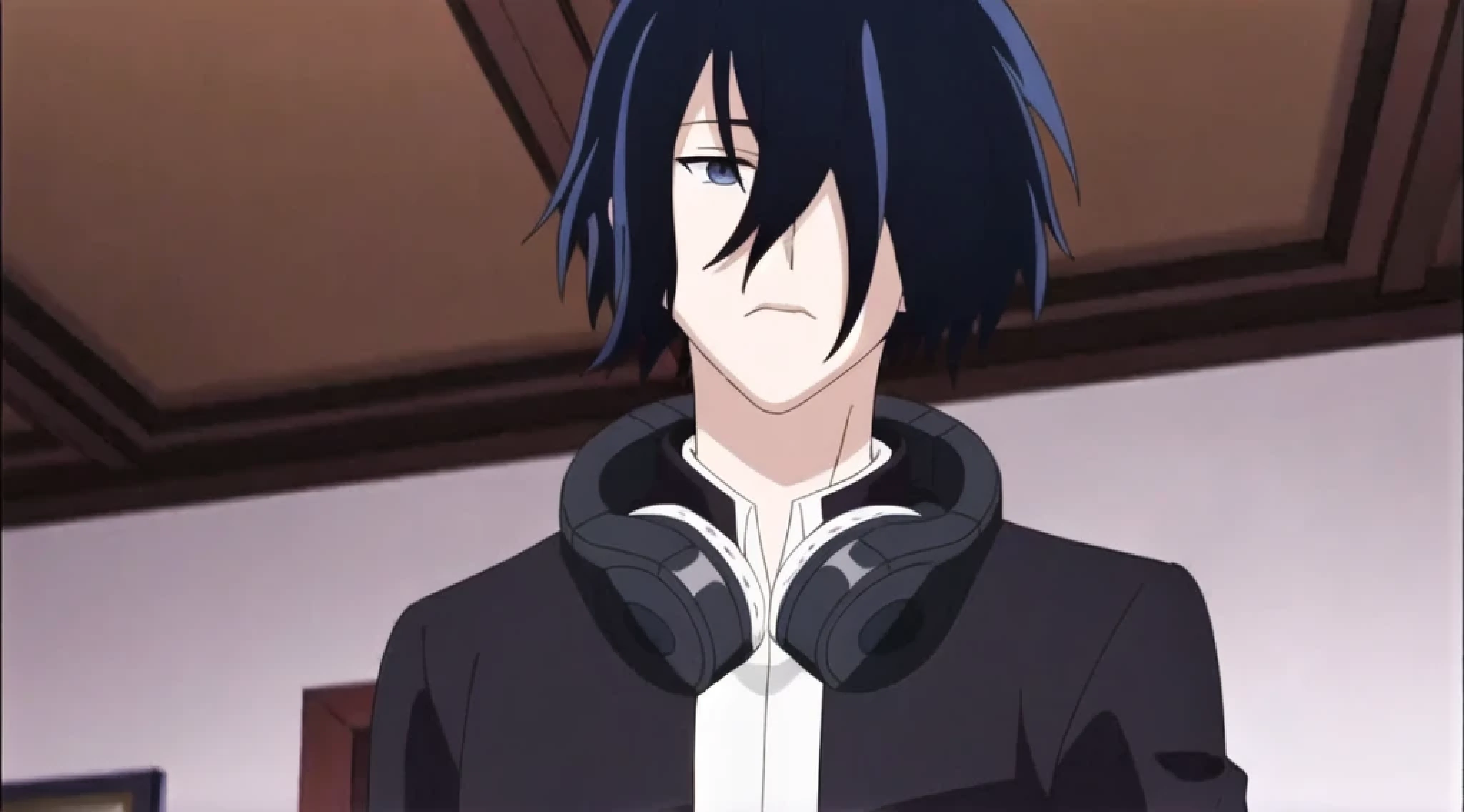 menino adolescente de anime com cabelo azul, olho azul e jaqueta preta em um quarto, inspirado em Okumura Masanobu, Sasuke Uchiha, Okata Kazuto, inspirado em Okumura Togyu, itachi uchiha, sasoura, “ anime, estilo anime 2d, como personagem de anime, cara de anime alto com olhos azuis, jovem anime homem