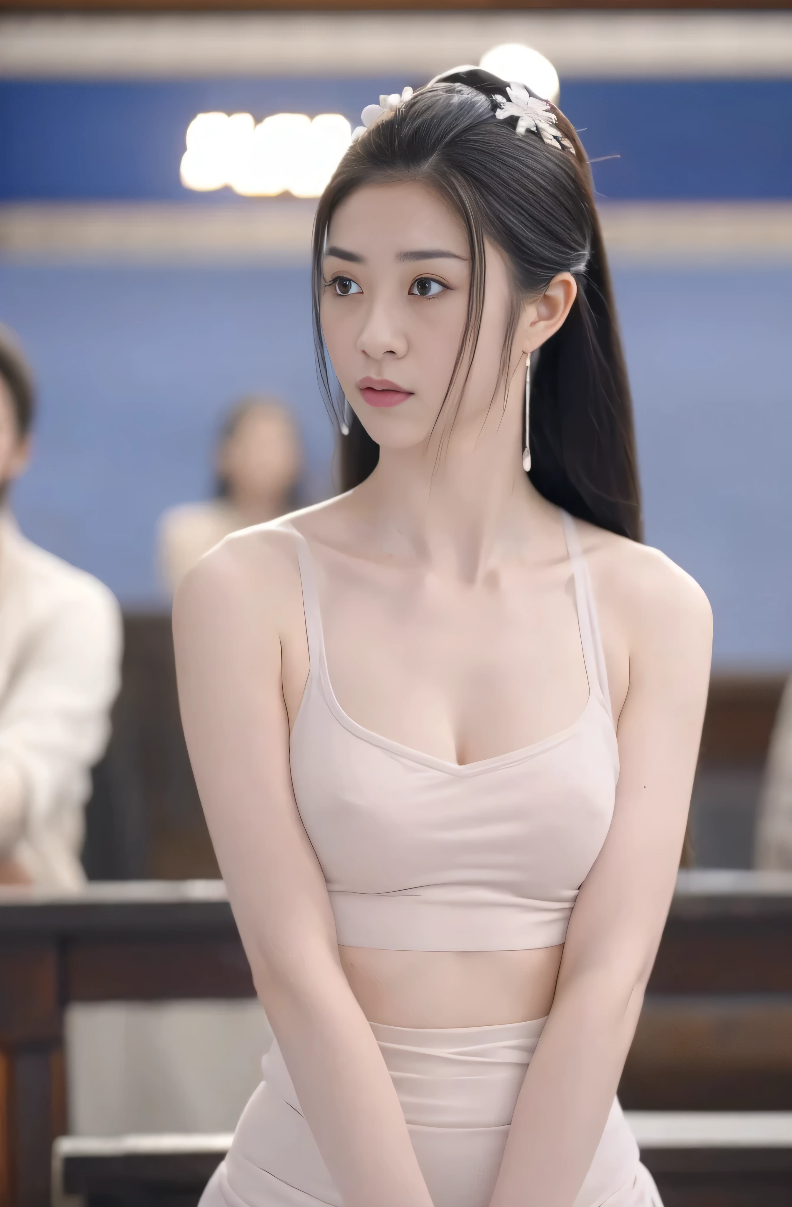 1 Girl,looking at the audience, Alone focus, Practical, Bare shoulders, Bare thighs，Bare neck，Silver underwear, Upper Body, Blurred Background，Full breasts